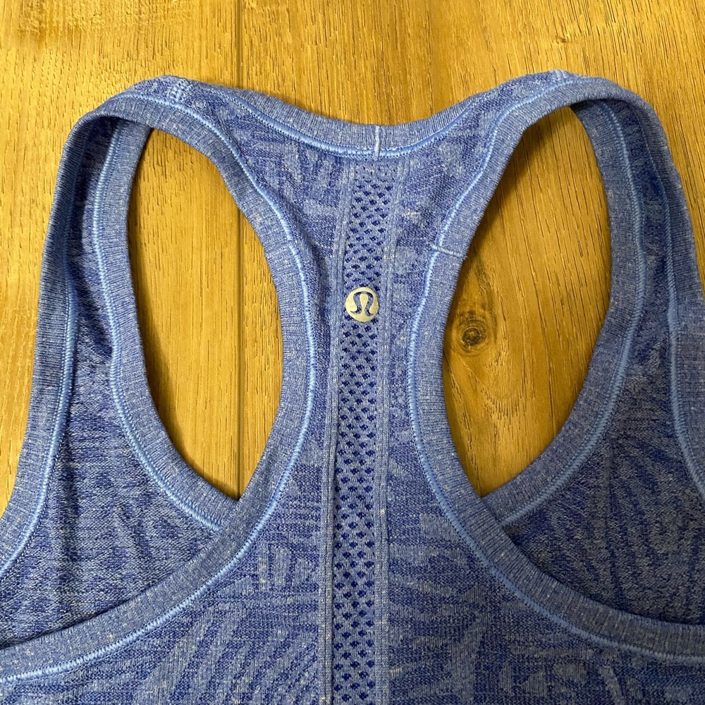 Lulu lemon top